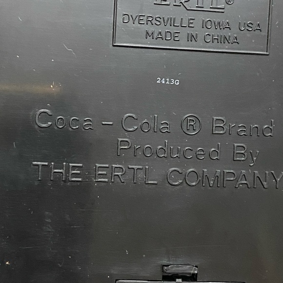 Coca Cola Santa Claus Mechanical Ertl Bank 1st in the Series Moving Train. - Picture 4 of 11